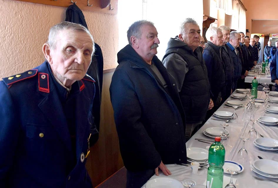 SKUPŠTINA DVD GRABARJE: Ivan Čavec primio spomenicu za 60 godina u vatrogastvu