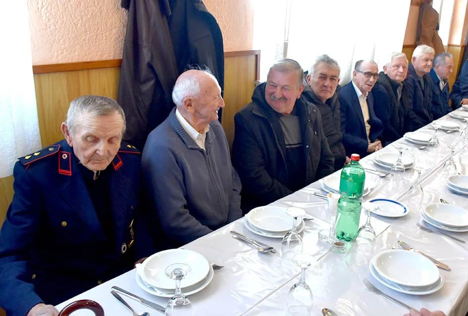 SKUPŠTINA DVD GRABARJE: Ivan Čavec primio spomenicu za 60 godina u vatrogastvu