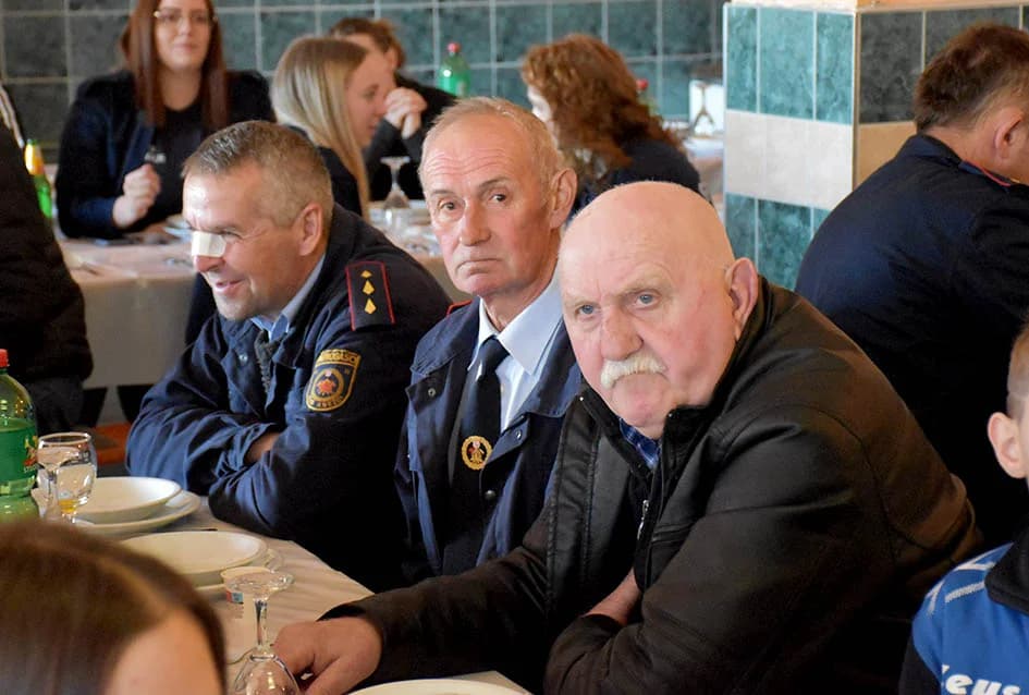 SKUPŠTINA DVD GRABARJE: Ivan Čavec primio spomenicu za 60 godina u vatrogastvu