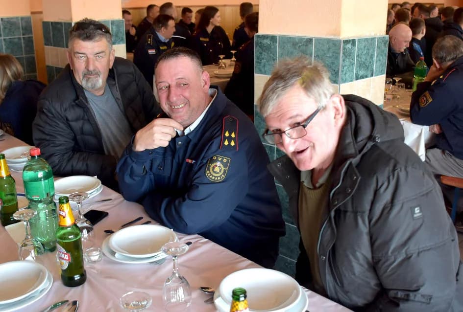 SKUPŠTINA DVD GRABARJE: Ivan Čavec primio spomenicu za 60 godina u vatrogastvu