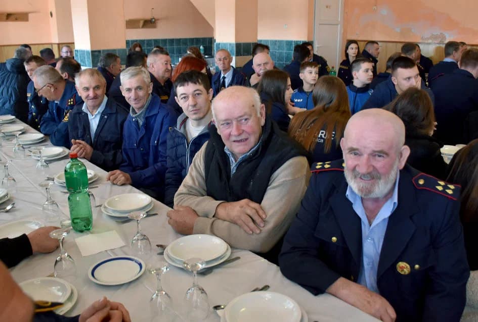 SKUPŠTINA DVD GRABARJE: Ivan Čavec primio spomenicu za 60 godina u vatrogastvu