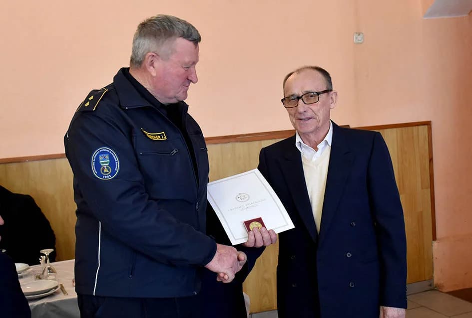 SKUPŠTINA DVD GRABARJE: Ivan Čavec primio spomenicu za 60 godina u vatrogastvu