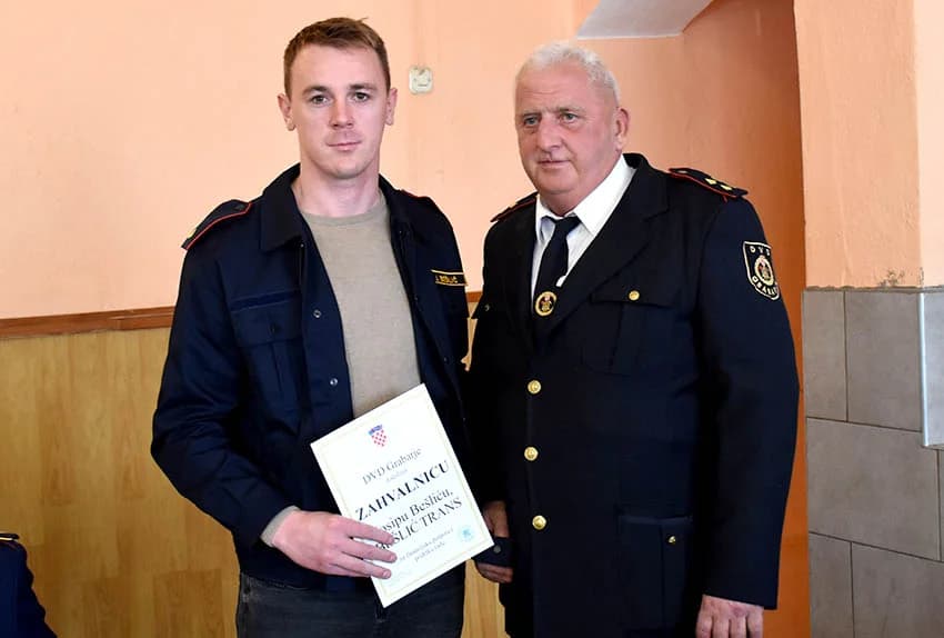 SKUPŠTINA DVD GRABARJE: Ivan Čavec primio spomenicu za 60 godina u vatrogastvu