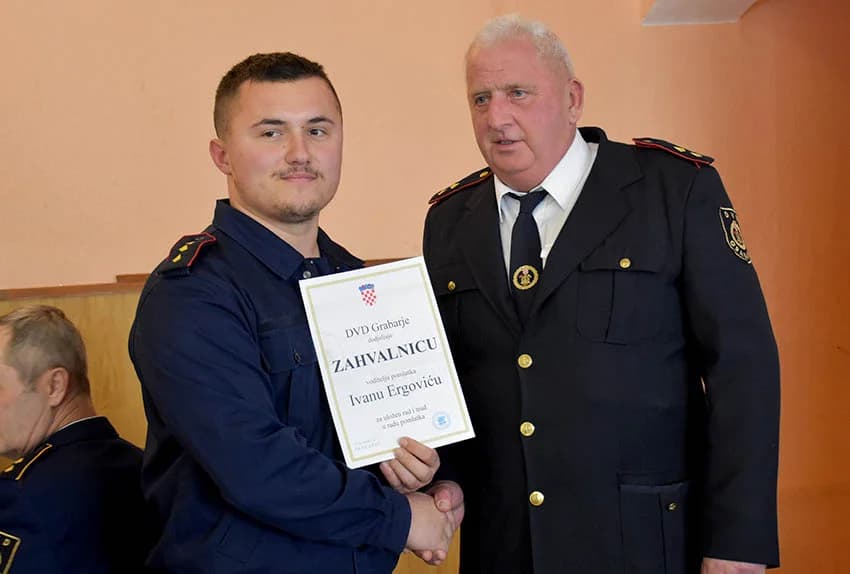SKUPŠTINA DVD GRABARJE: Ivan Čavec primio spomenicu za 60 godina u vatrogastvu