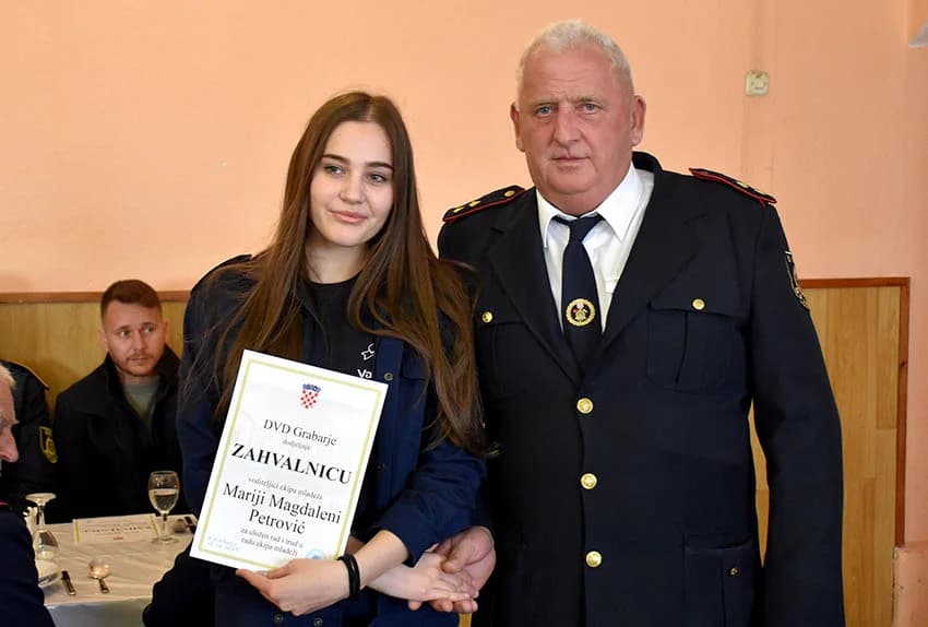 SKUPŠTINA DVD GRABARJE: Ivan Čavec primio spomenicu za 60 godina u vatrogastvu