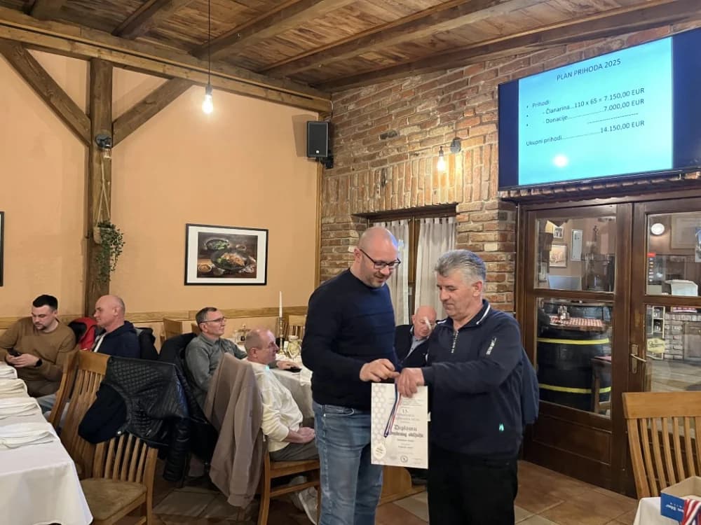 Pčelarstvo Antunović iz Jagupija sa medljikovcem pobjednik Županijskog ocjenjivanja meda