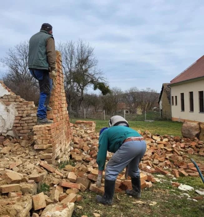 UDRUGA PUT  IZ RUŠEVA: Radne akcije na rušenju stare staje