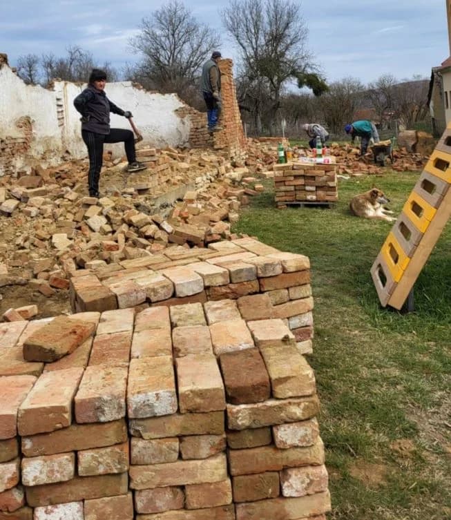 UDRUGA PUT  IZ RUŠEVA: Radne akcije na rušenju stare staje