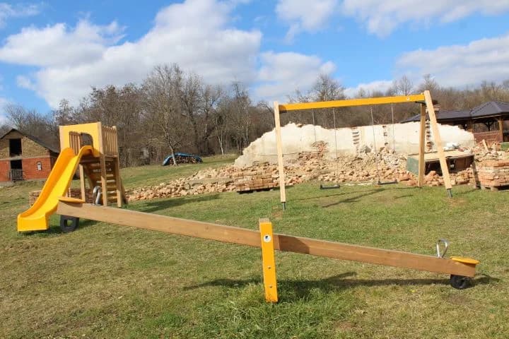 UDRUGA PUT  IZ RUŠEVA: Radne akcije na rušenju stare staje