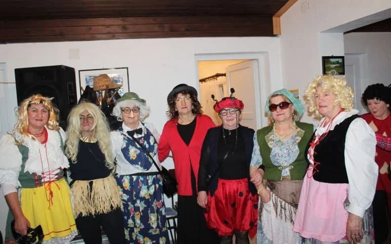PLETERNIČKI UMIROVLJENICI Uz pjesmu i ples pod maskama održali pokladnu zabavu