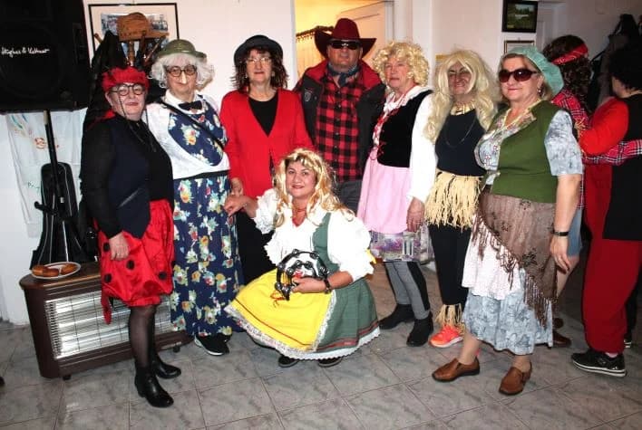 PLETERNIČKI UMIROVLJENICI Uz pjesmu i ples pod maskama održali pokladnu zabavu