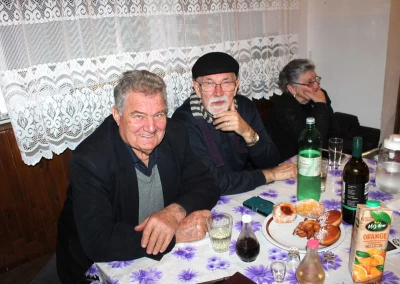 PLETERNIČKI UMIROVLJENICI Uz pjesmu i ples pod maskama održali pokladnu zabavu