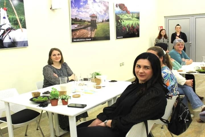 Održana radionica za izradu biljnih terarija, večeras predstavljanje knjige ʼʼU vilama hrvatske elite“