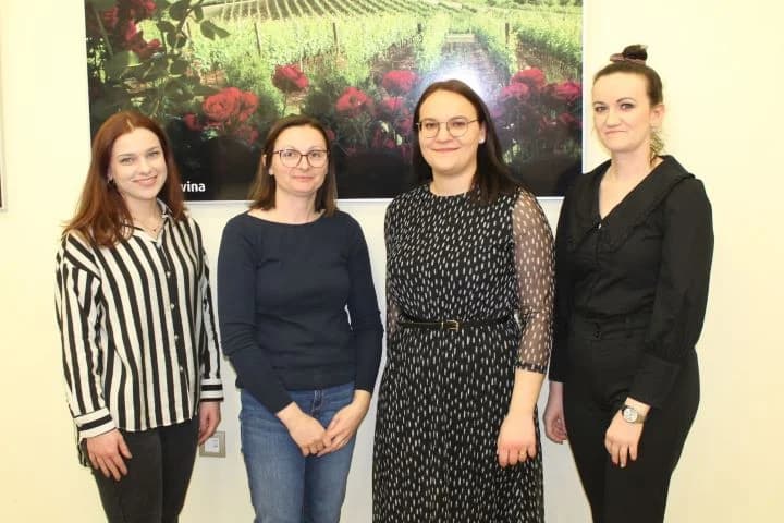 Održana radionica za izradu biljnih terarija, večeras predstavljanje knjige ʼʼU vilama hrvatske elite“