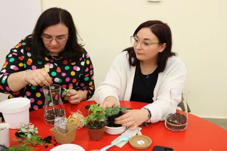 Održana radionica za izradu biljnih terarija, večeras predstavljanje knjige ʼʼU vilama hrvatske elite“