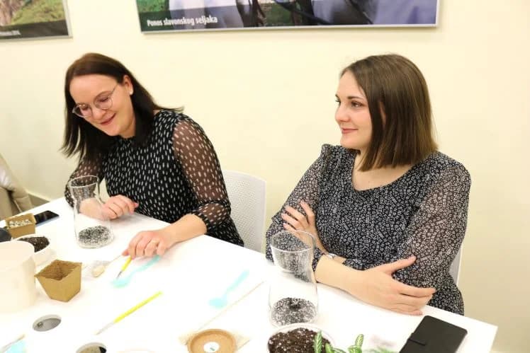 Održana radionica za izradu biljnih terarija, večeras predstavljanje knjige ʼʼU vilama hrvatske elite“