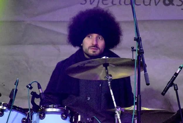 Najpoznatiji gitarista Ante Gelo okružio se Požežanima na brojnim nastupima, pa tako i za Dan žena