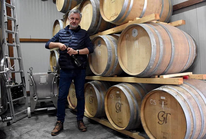MIROSLAV ŠKORO ZAVRŠIO OVOGODIŠNJU BERBU U VINOGRADU U MITROVCU: Bolji pjevač nego berač