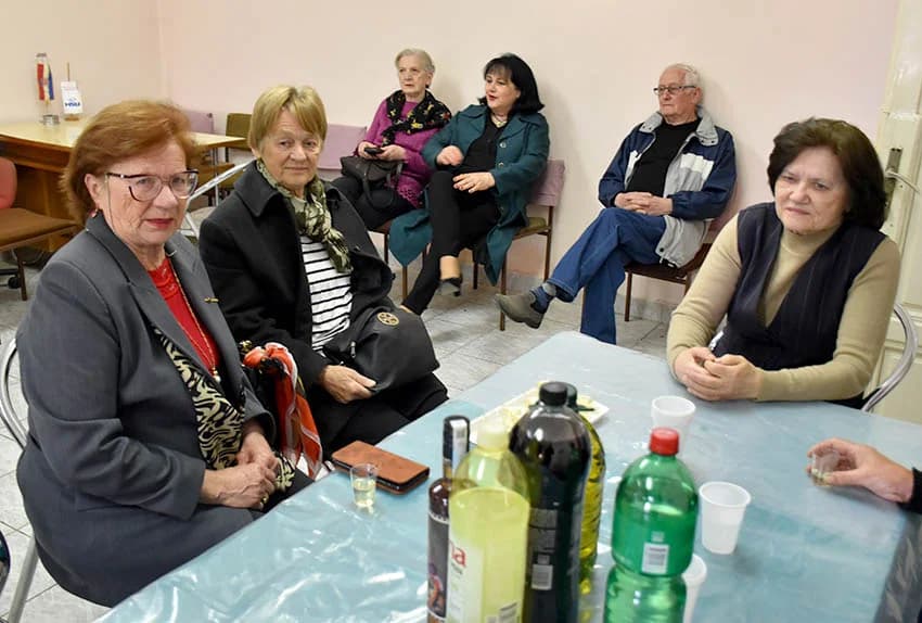 Požeški HSU darivao članice uz Dan žena