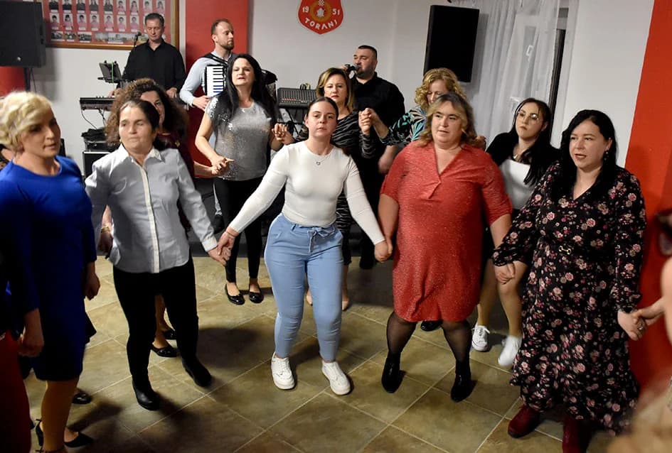 Veselilo se 130 žena požeškog kraja za svoj dan - dio prihoda dale za liječenje oboljelog mladića