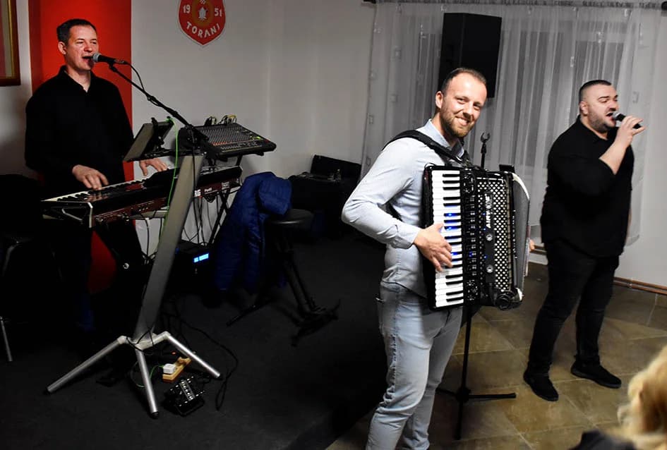Veselilo se 130 žena požeškog kraja za svoj dan - dio prihoda dale za liječenje oboljelog mladića