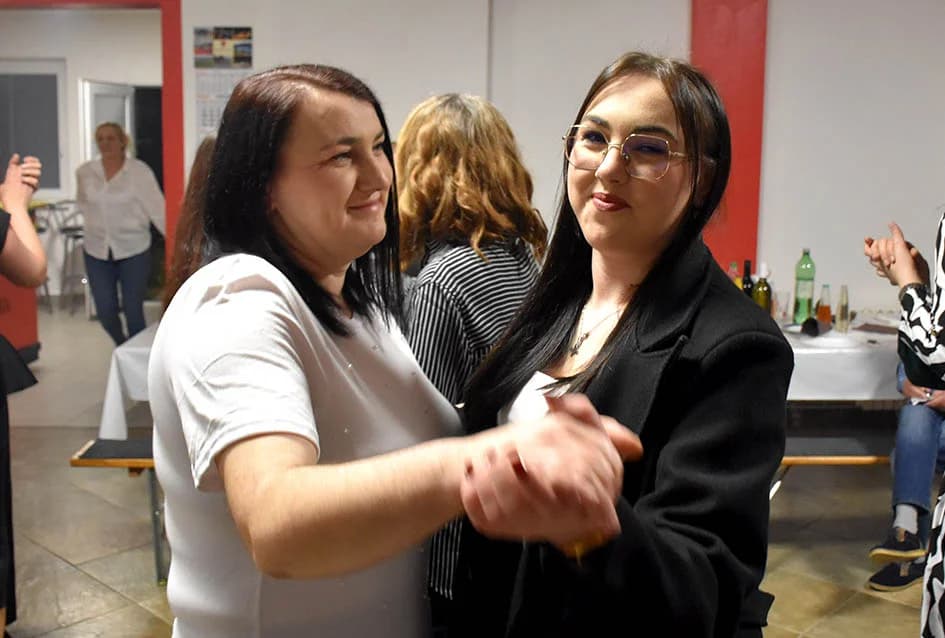 Veselilo se 130 žena požeškog kraja za svoj dan - dio prihoda dale za liječenje oboljelog mladića
