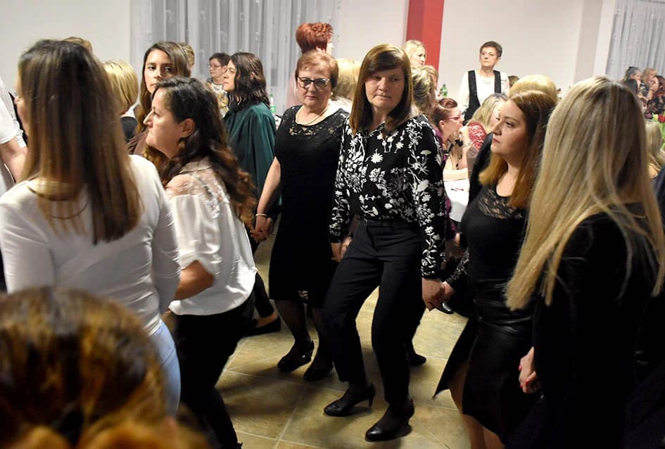 Veselilo se 130 žena požeškog kraja za svoj dan - dio prihoda dale za liječenje oboljelog mladića