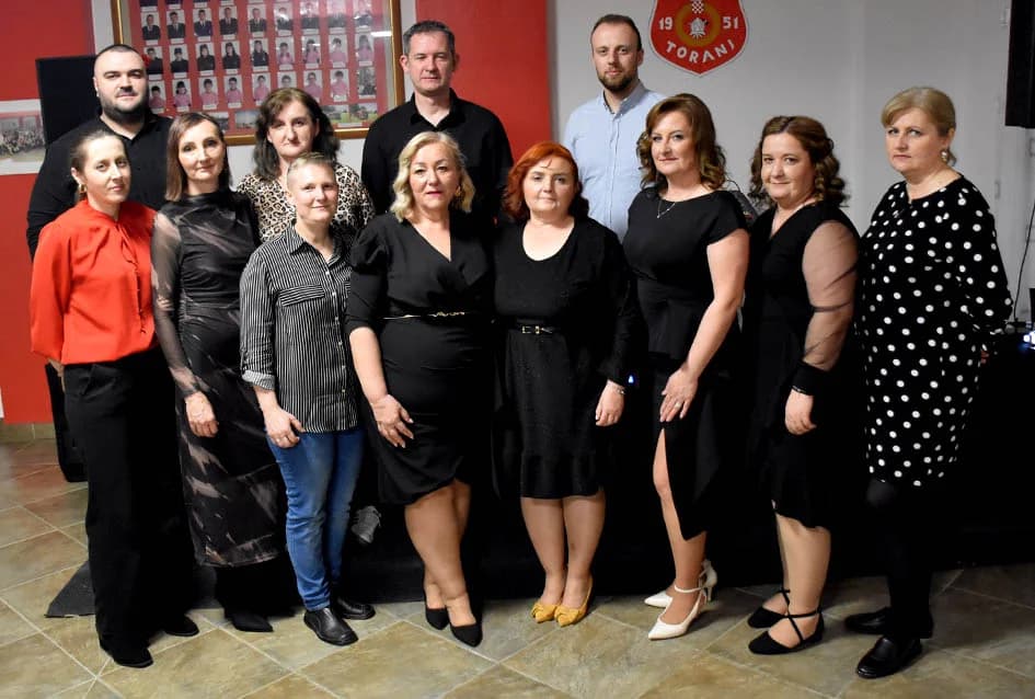 Veselilo se 130 žena požeškog kraja za svoj dan - dio prihoda dale za liječenje oboljelog mladića