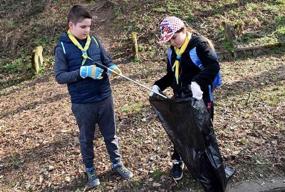 POŽEŠKI IZVIĐAČI SVOM GRADU NA DAR: Očistili park Stari grad
