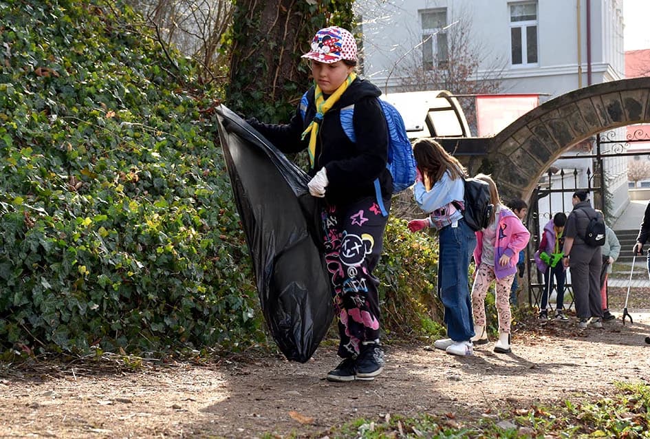 POŽEŠKI IZVIĐAČI SVOM GRADU NA DAR: Očistili park Stari grad
