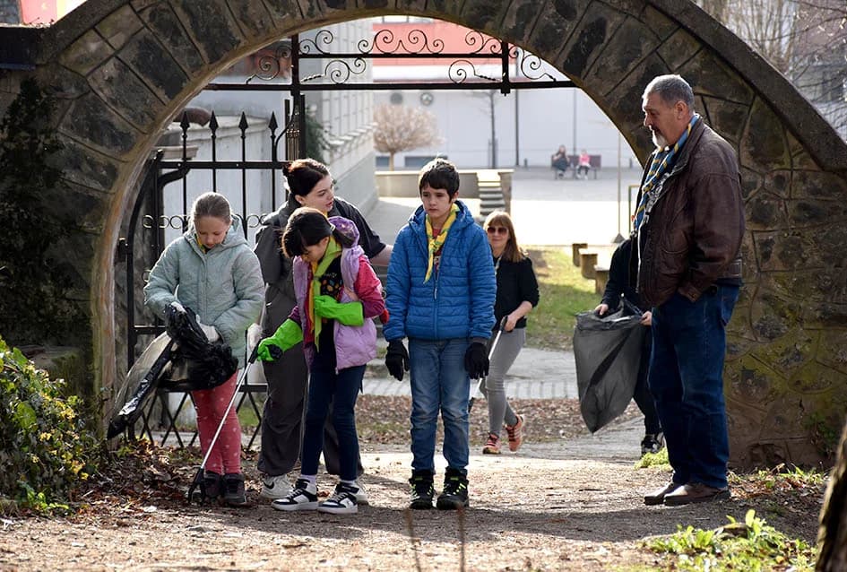 POŽEŠKI IZVIĐAČI SVOM GRADU NA DAR: Očistili park Stari grad