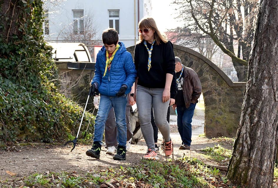 POŽEŠKI IZVIĐAČI SVOM GRADU NA DAR: Očistili park Stari grad