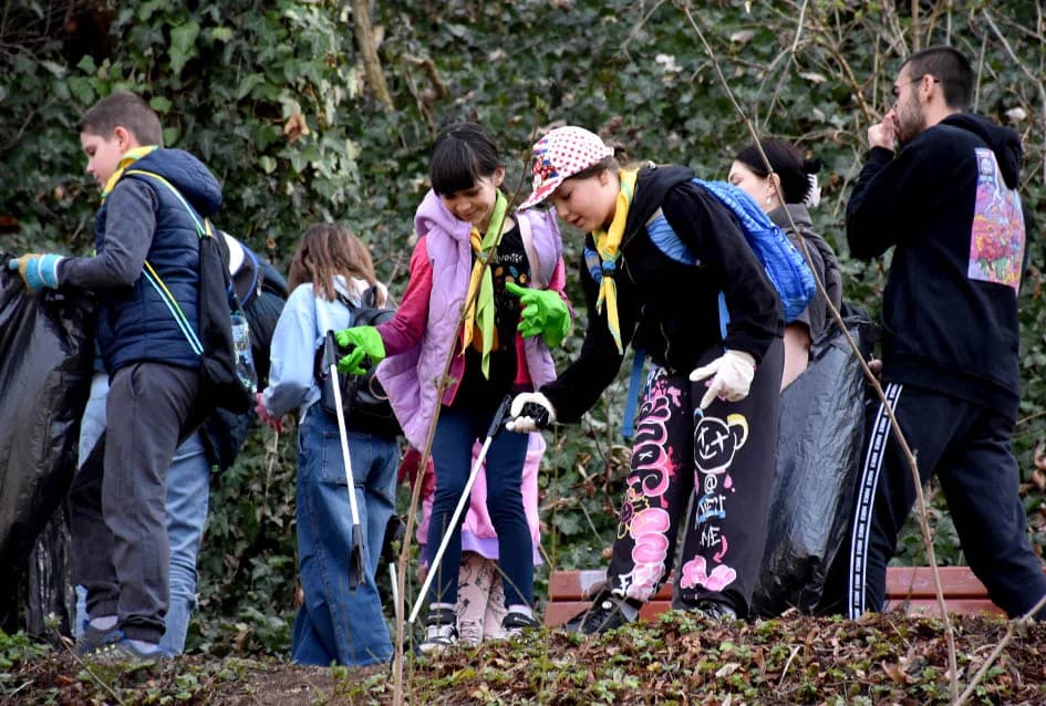 POŽEŠKI IZVIĐAČI SVOM GRADU NA DAR: Očistili park Stari grad