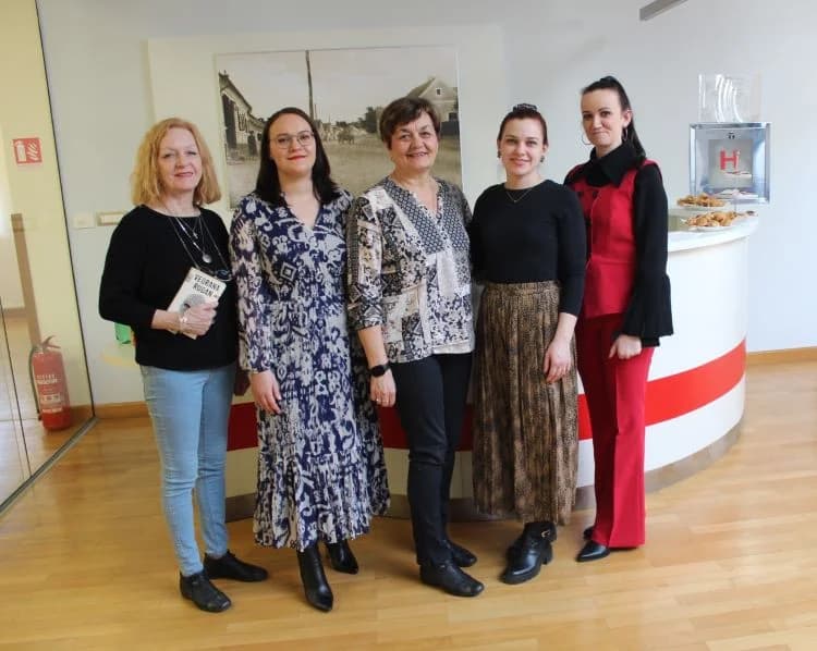 UZ MEĐUNARODNI DAN ŽENA U PLETERNICI: Druženje pripadnica ljepšeg spola uz vino, kolače i poeziju