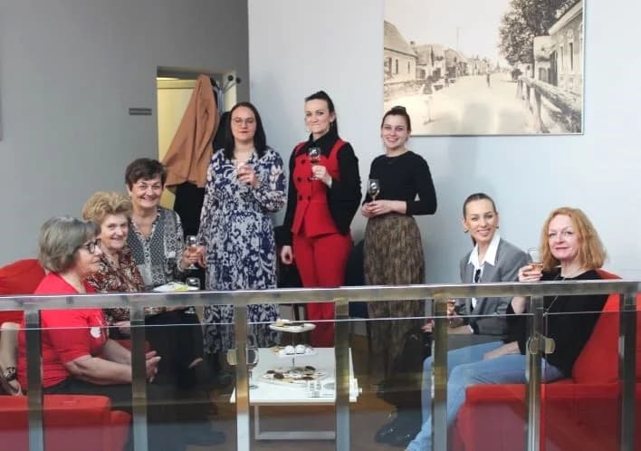 UZ MEĐUNARODNI DAN ŽENA U PLETERNICI: Druženje pripadnica ljepšeg spola uz vino, kolače i poeziju