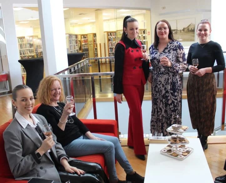UZ MEĐUNARODNI DAN ŽENA U PLETERNICI: Druženje pripadnica ljepšeg spola uz vino, kolače i poeziju