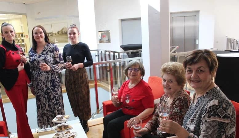 UZ MEĐUNARODNI DAN ŽENA U PLETERNICI: Druženje pripadnica ljepšeg spola uz vino, kolače i poeziju