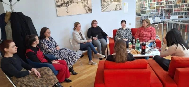 UZ MEĐUNARODNI DAN ŽENA U PLETERNICI: Druženje pripadnica ljepšeg spola uz vino, kolače i poeziju