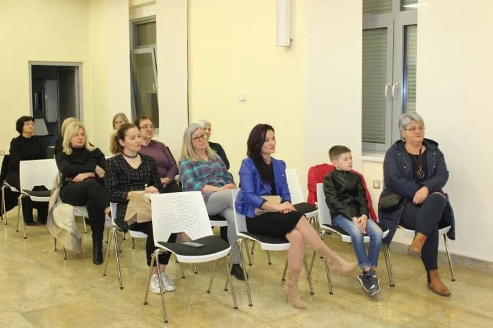 PLETERNICA - U SKLOPU PROJEKTA „ČETVRT KNJIGE“: Predstavljena knjiga ʼʼU vilama hrvatske elite“ Marijane Šimunić Raič