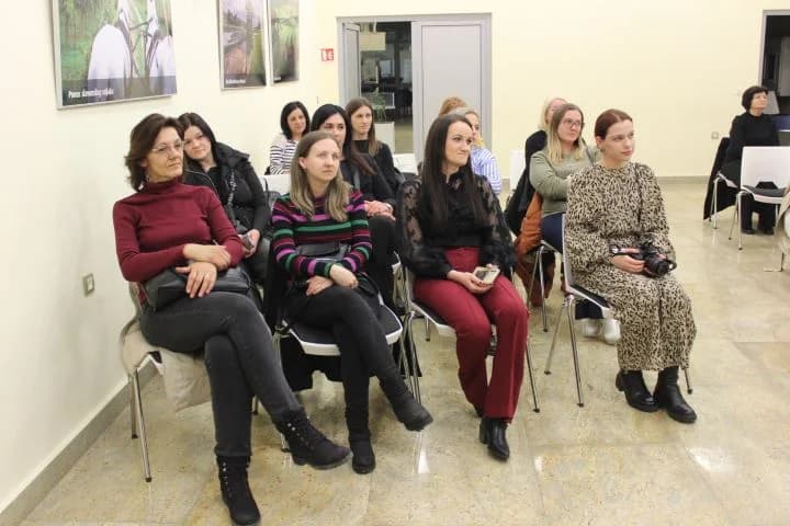 PLETERNICA - U SKLOPU PROJEKTA „ČETVRT KNJIGE“: Predstavljena knjiga ʼʼU vilama hrvatske elite“ Marijane Šimunić Raič
