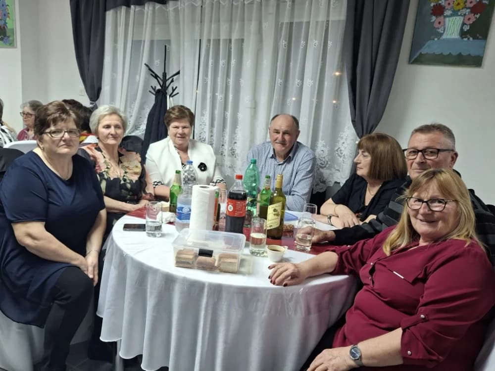 Velički umirovljenici uz Dan žena darivali i muškarce!