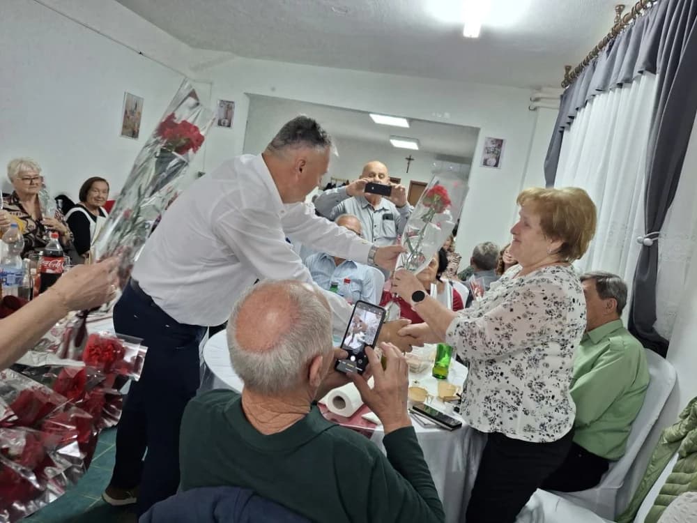 Velički umirovljenici uz Dan žena darivali i muškarce!