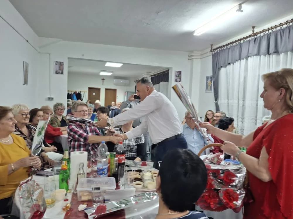 Velički umirovljenici uz Dan žena darivali i muškarce!