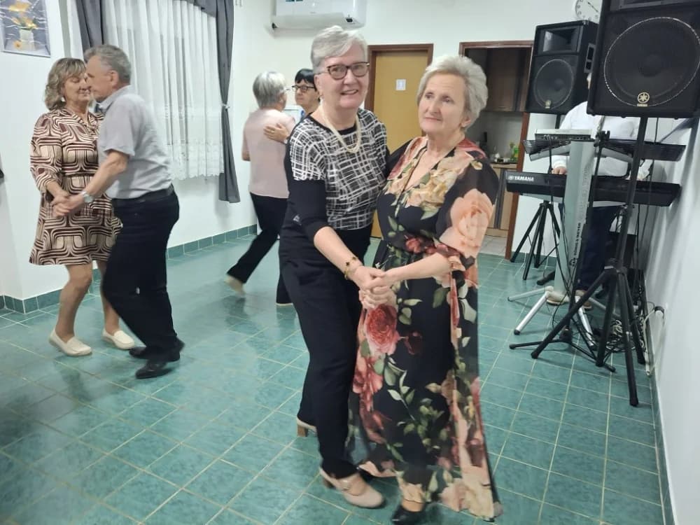 Velički umirovljenici uz Dan žena darivali i muškarce!