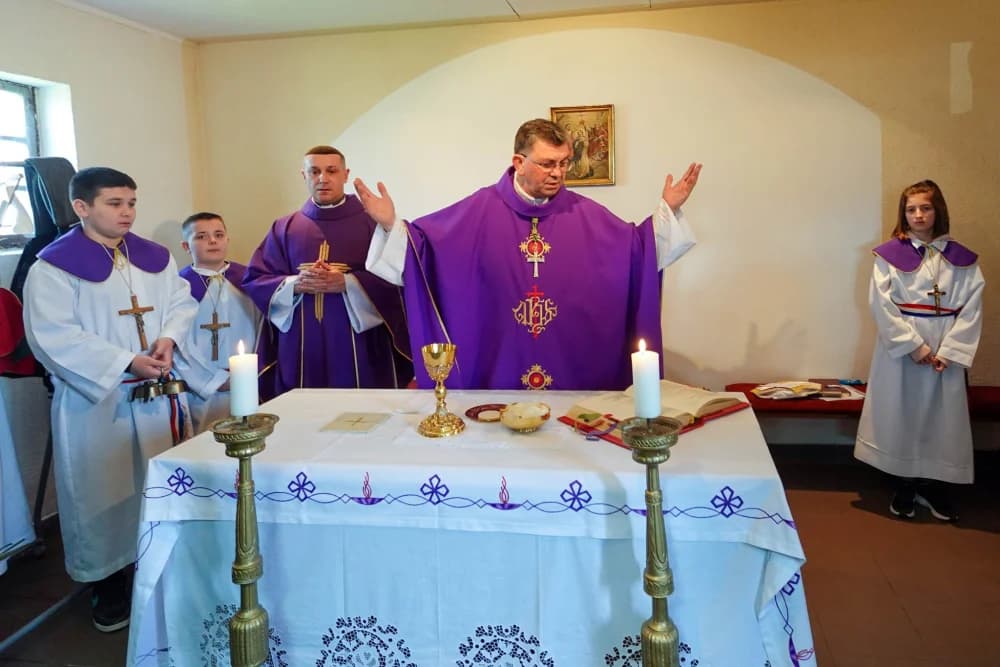 Krštenje devetog djeteta roditelja Ivić u Bučju