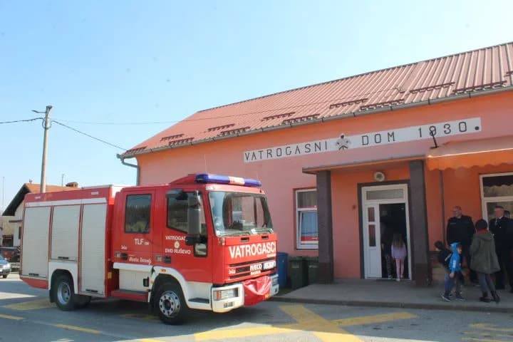 GODIŠNJA SKUPŠTINA DVD-A RUŠEVO Preuzeli novo vatrogasno vozilo donirano iz Austrije