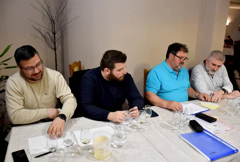 Sljubili graševinu i pohanog šarana