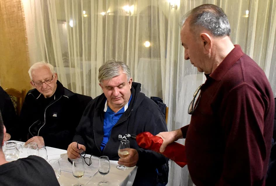 Sljubili graševinu i pohanog šarana