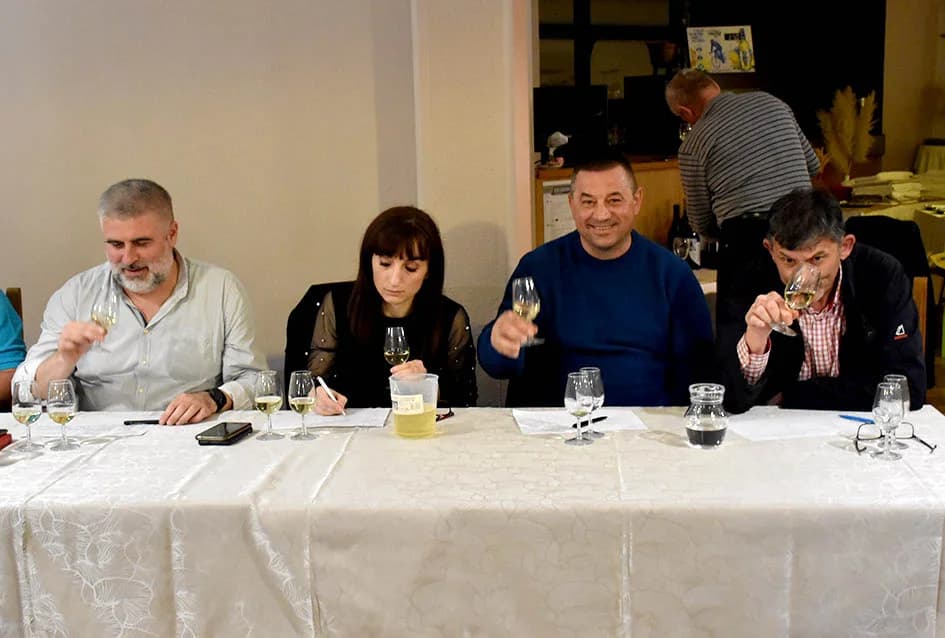 Sljubili graševinu i pohanog šarana