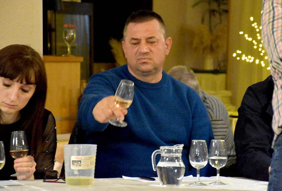 Sljubili graševinu i pohanog šarana